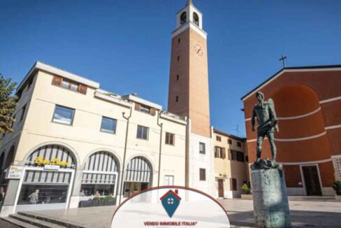 Locale-commerciale-centro-Aprilia-LT-04