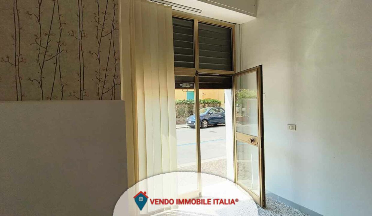 Locale-commerciale-via-cavour-Latina-LT-14