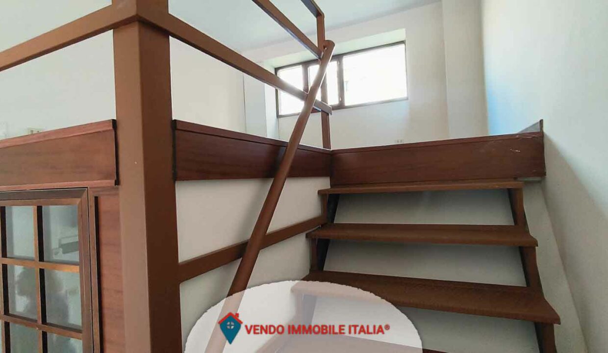 Locale-commerciale-via-cavour-Latina-LT-23